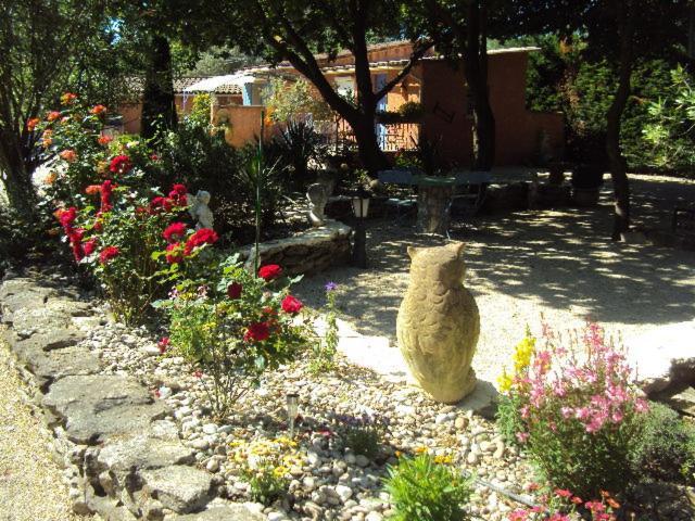 B&B La Douloire Pernes-les-Fontaines Exteriör bild